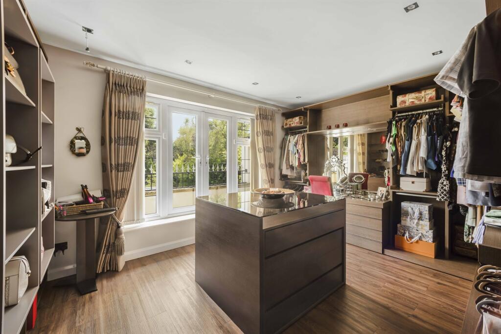 6 bedroom detached house for sale in Bow Green Road, Bowdon, Altrincham, WA14